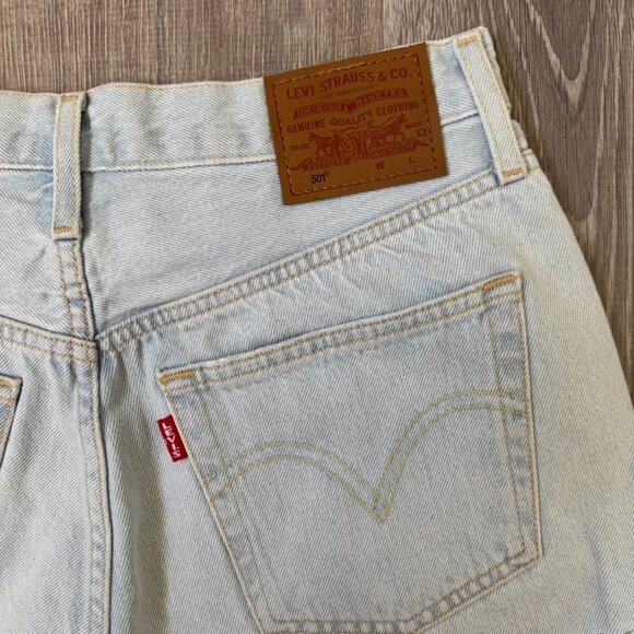 NWOT Levi's Premium 501 Original Fit High Rise Women's Shorts, BIG E, Light Wash - Picture 4 of 8